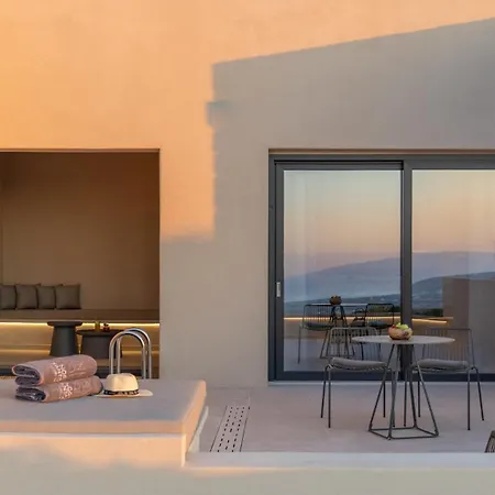 North Santorini - A Luxury Villa Pýrgos